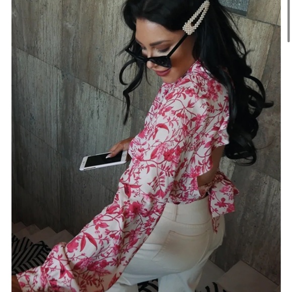 NWT - LORNA LUXE 'PRACTICALLY PERFECT' PORCELAIN PEEKABOO BACK ROSE TOP - - Picture 2 of 10